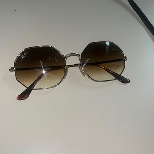 Ray ban sunglasses in really good condition even have a case just not in picture